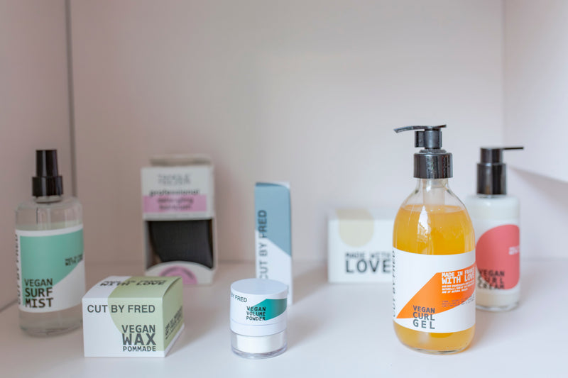 produit naturel pour coiffer et définir les boucles comme lisser les cheveux